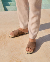 Suede Crossed Bands Sandals |